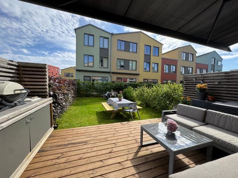 Patio, Garden view