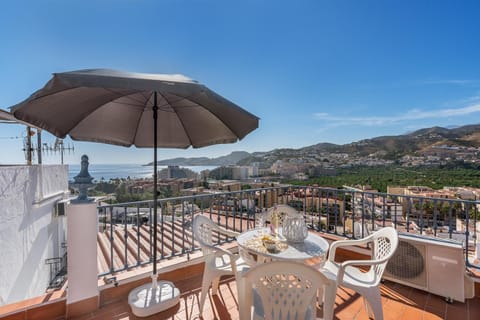 Property building, Balcony/Terrace, Living room