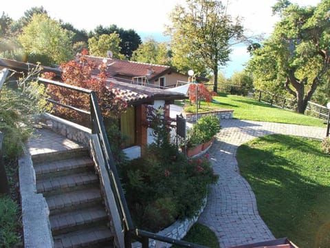 schönes Ferienhäuschen Chiara in ruhiger Lage für max 4 Personen mit Pool Apartment in Tignale