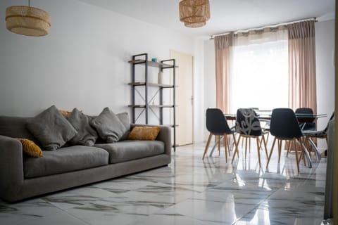 Living room, Seating area, Dining area