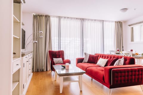 Communal lounge/ TV room, TV and multimedia, Living room, Seating area, Evening entertainment