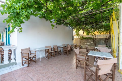 Property building, Balcony/Terrace, Living room