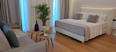 Bed, Seating area, Bedroom