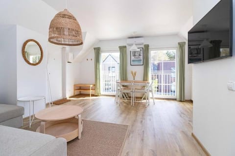 TV and multimedia, Living room, Photo of the whole room, Dining area