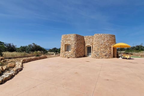 Property building, Nearby landmark, Day, Landmark view