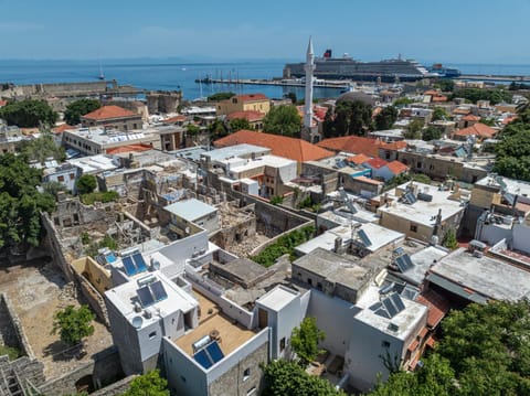 Neighbourhood, Bird's eye view, Location