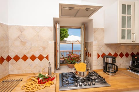 Coffee/tea facilities, Kitchen or kitchenette, dishwasher, microwave, oven, stove, toaster, washing machine