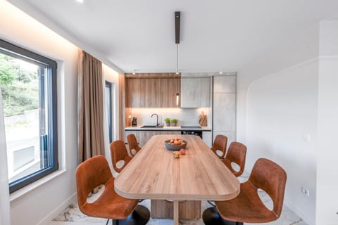 Seating area, Dining area