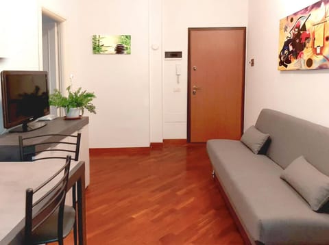 Property building, Communal lounge/ TV room, Facade/entrance, TV and multimedia, Kitchen or kitchenette, Living room, Seating area, Dining area, Breakfast, ATM, heating, heating, internet, acessibility