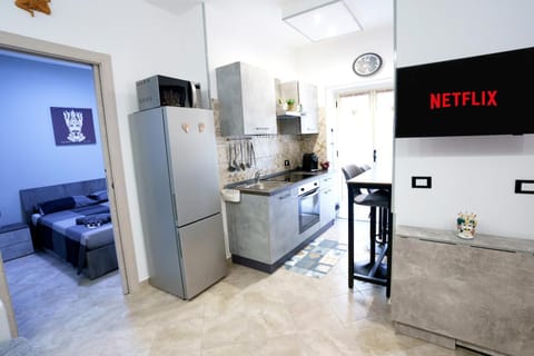 Seating area, kitchen