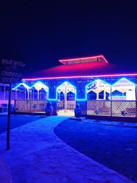 Restaurant/places to eat, Night