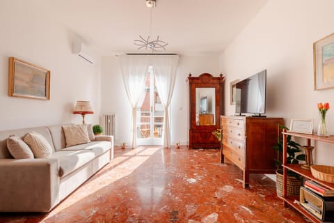 TV and multimedia, Living room, Evening entertainment, air conditioner