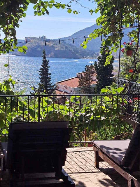 Patio, Nearby landmark, Spring, Day, Natural landscape, View (from property/room), Balcony/Terrace, Living room, Seating area, Mountain view, Sea view