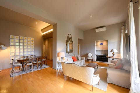 Living room, Seating area, Dining area, air conditioner