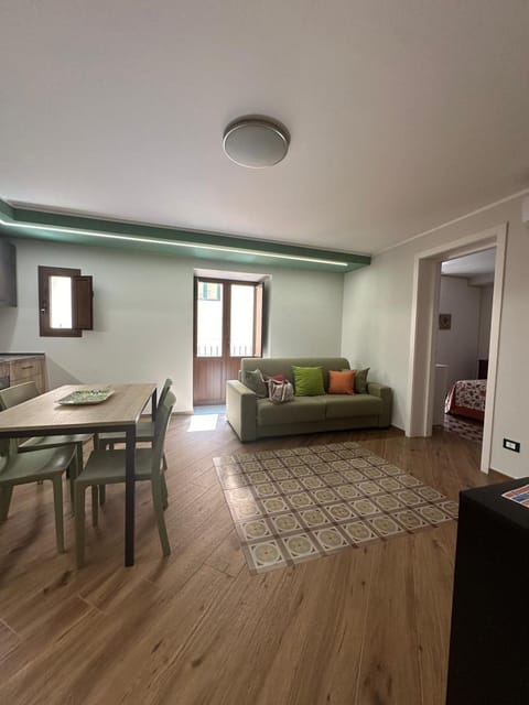 Bed, Living room, Photo of the whole room, Dining area