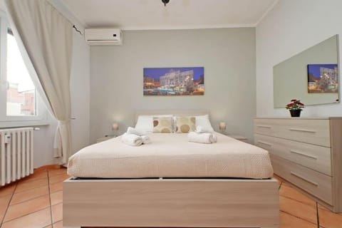 Bed, Photo of the whole room, Bedroom, internet, air conditioner