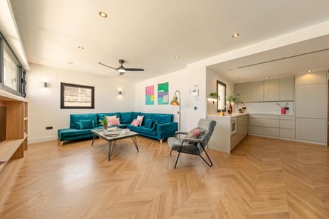 Kitchen or kitchenette, Living room, Seating area