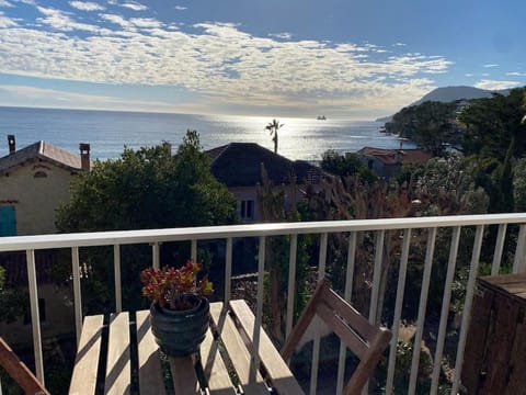 LES SABLETTES LES PIEDS dans L'EAU Apartment in La Seyne-sur-Mer