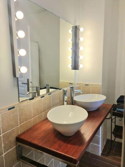 LES SABLETTES LES PIEDS dans L'EAU Apartment in La Seyne-sur-Mer