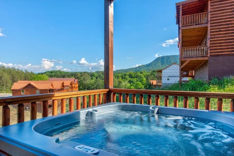 Serenity Mountain Pool Lodge by Eden Crest Chalet in Sevierville