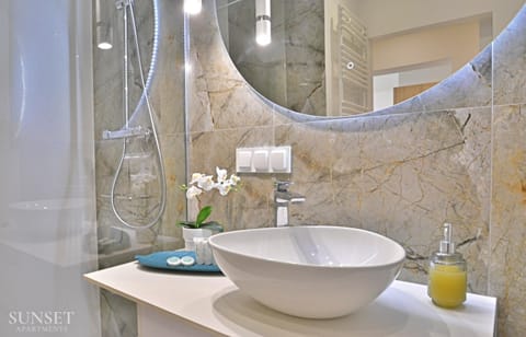 Shower, Bathroom, towels