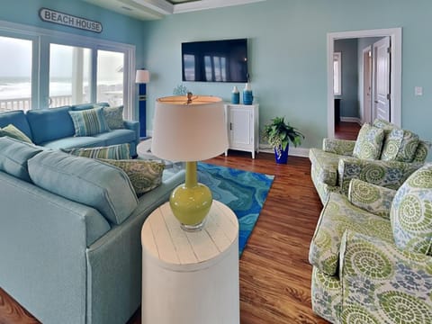 Sandy Feet House in Village of Stump Sound