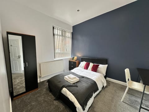 Daisybank Co-Living - Private Room Self-Cater House in Manchester