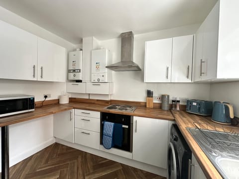 Daisybank Co-Living - Private Room Self-Cater House in Manchester