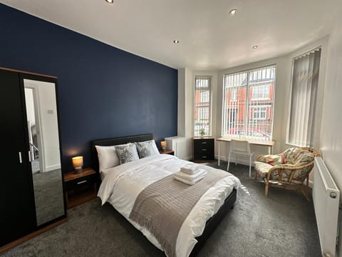 Daisybank Co-Living - Private Room Self-Cater House in Manchester