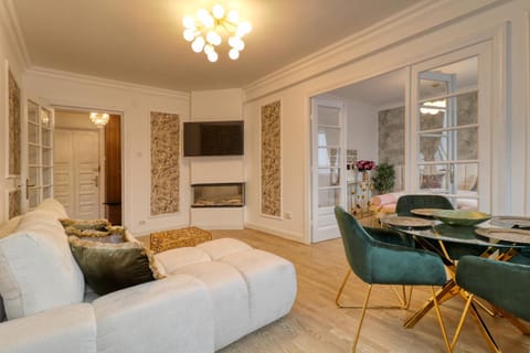 Communal lounge/ TV room, TV and multimedia, Living room, Seating area, Evening entertainment, fireplace