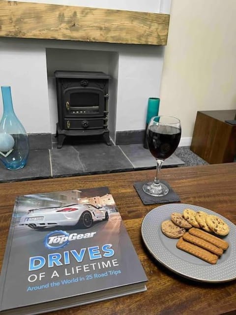 LeeVal Detached House parking House in England