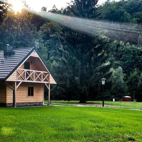 Property building, Day, Natural landscape, Garden, Garden view, Sunrise