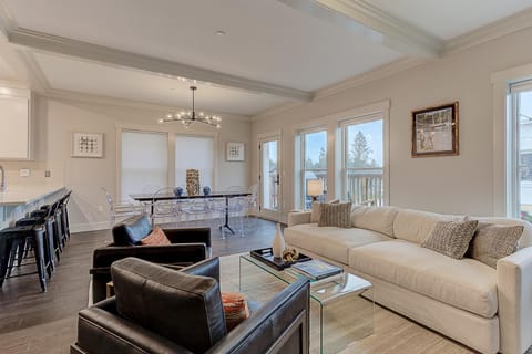 Island Girl by Seabrook Hospitality House in Seabrook