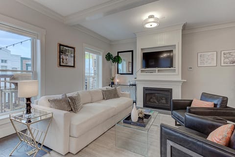 Island Girl by Seabrook Hospitality House in Seabrook