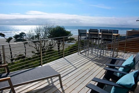 Patio, Day, Natural landscape, View (from property/room), Balcony/Terrace, Seating area, Sea view