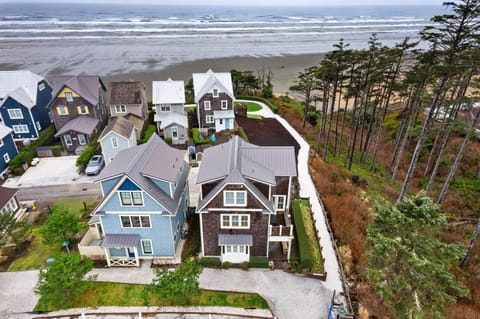 Property building, Day, Neighbourhood, Natural landscape, Bird's eye view, Sea view