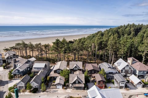 Property building, Day, Natural landscape, Beach, Sea view, Location