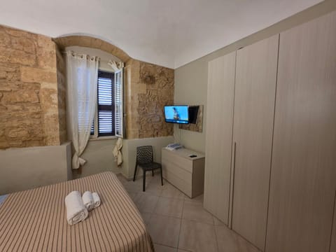 Bed, TV and multimedia, Photo of the whole room, Bedroom, wardrobe
