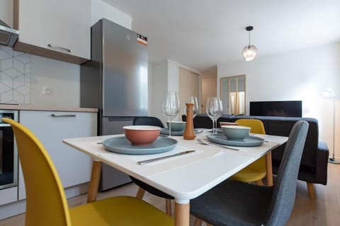 Appartement rénové pour 6 avec parking Apartment in Villeurbanne