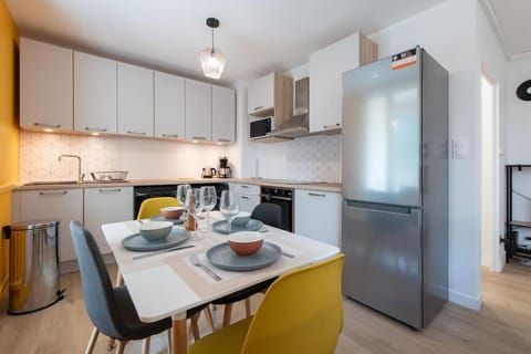 Appartement rénové pour 6 avec parking Apartment in Villeurbanne