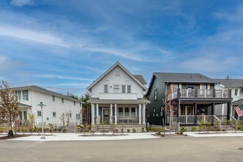Property building, Day, Neighbourhood, Street view