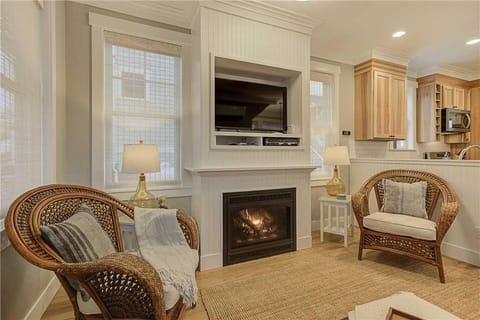 TV and multimedia, Kitchen or kitchenette, Living room, Seating area