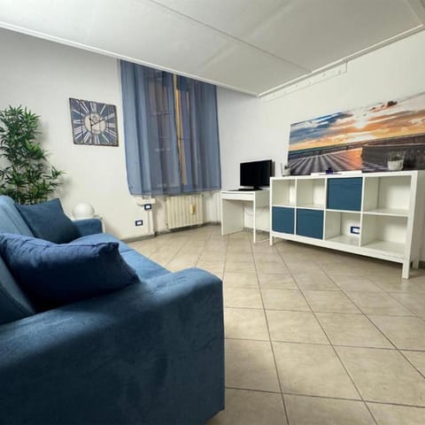 TV and multimedia, Living room, Seating area, Evening entertainment