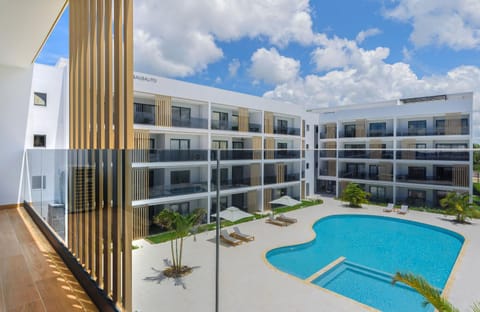 Balcony/Terrace, Pool view