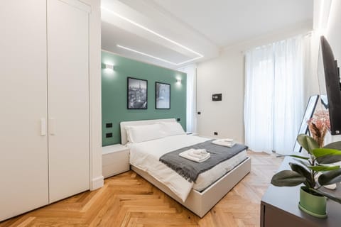 Bed, TV and multimedia, Bedroom, towels, wardrobe