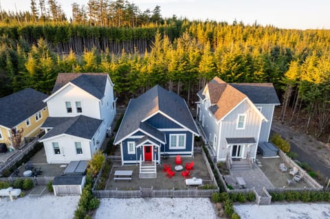 Property building, Day, Neighbourhood, Natural landscape, Bird's eye view