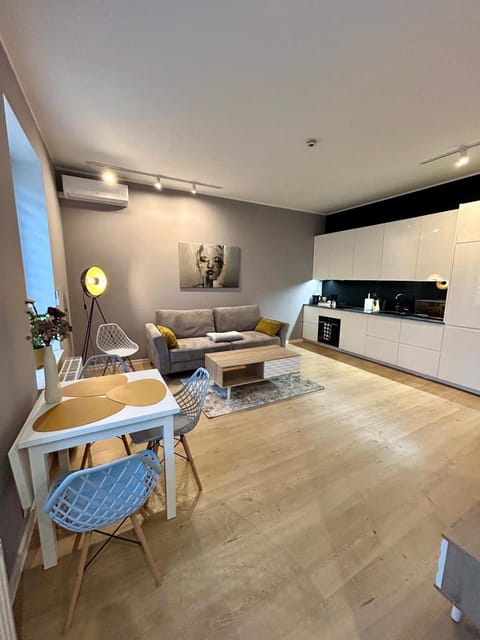 Kitchen or kitchenette, Living room, Seating area, Dining area