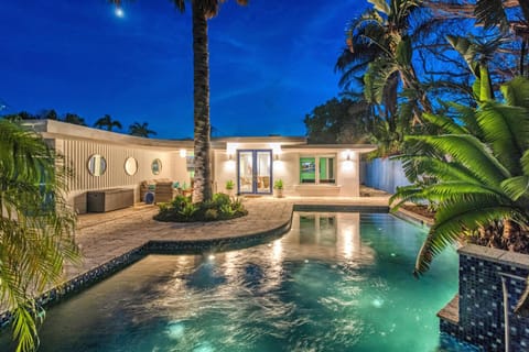 Luxe Oasis - 517 House in Saint Armands Key
