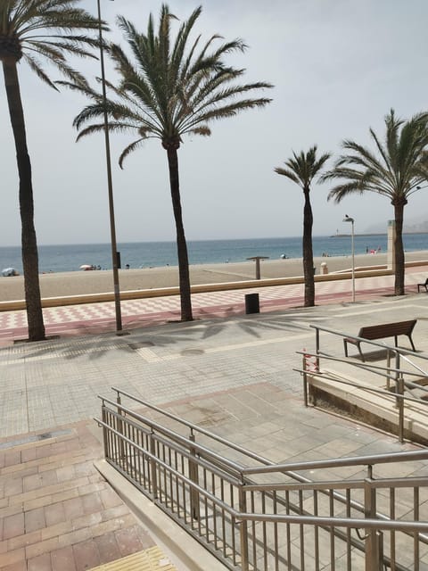 Restaurant/places to eat, Bathroom, Beach, Supermarket/grocery shop, Shopping Area, Entertainment