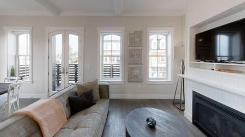 Communal lounge/ TV room, TV and multimedia, Living room, Evening entertainment